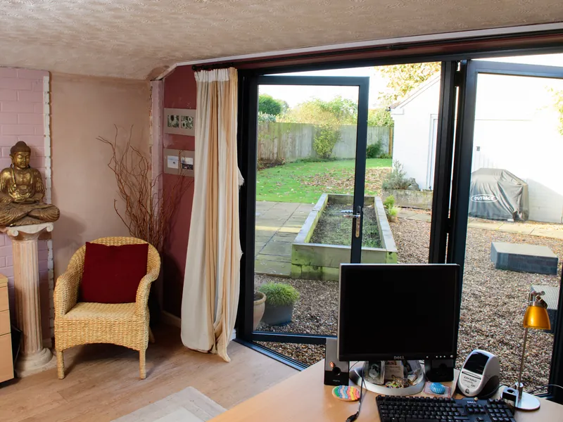 Bifold Plumstead